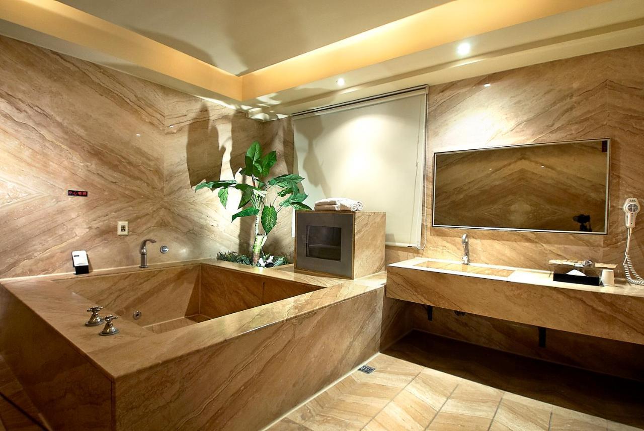 Holly Wood Motel Pitou Екстер'єр фото